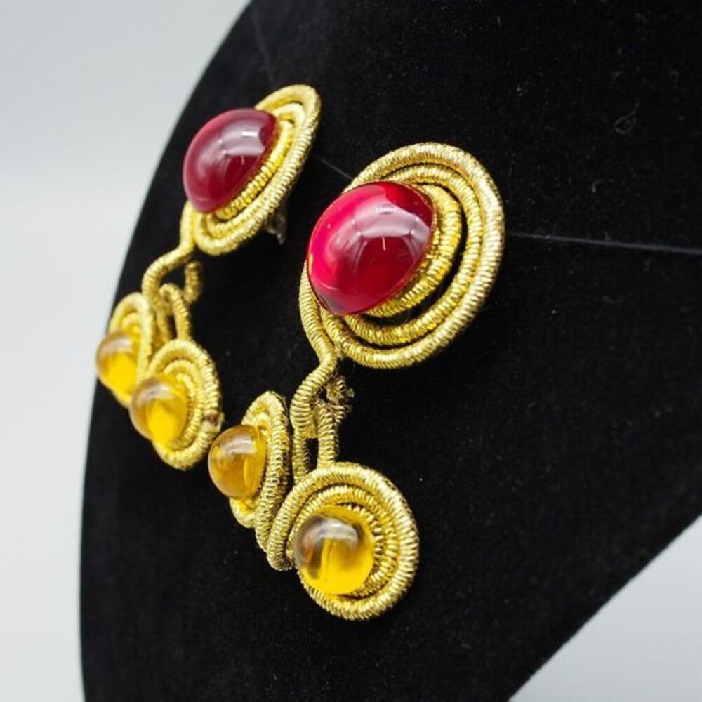 Vintage Clip-On Earrings - Picture 4 of 6